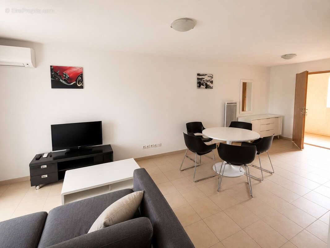 Appartement à SIGNES