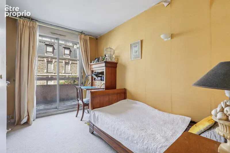 Spacieux cinq pièces avec balcons - calme - verdure et fort potentiel ! - photo 11