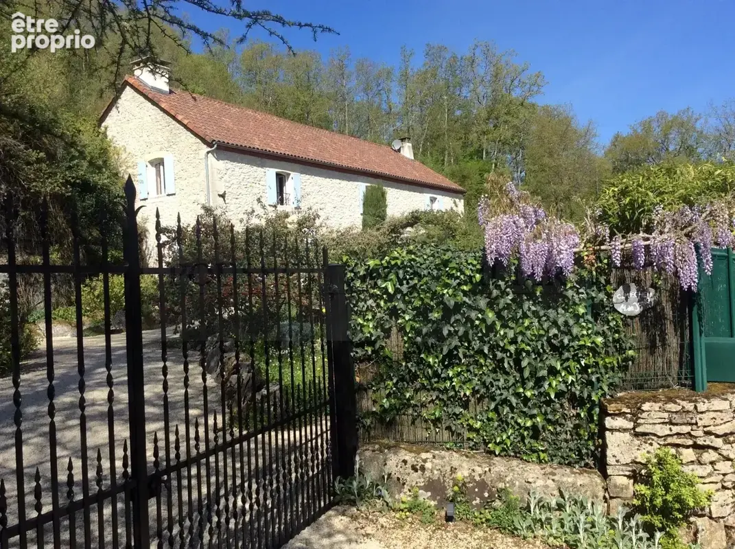 Superbe propriété en pierre avec dépendances sur un terrain arboré de 1,4 h. - photo 16