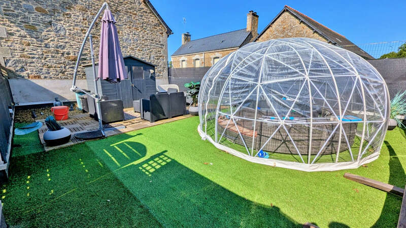 Maison à SAINT-GERMAIN-EN-COGLES