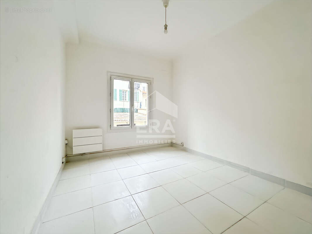Appartement à MARSEILLE-5E