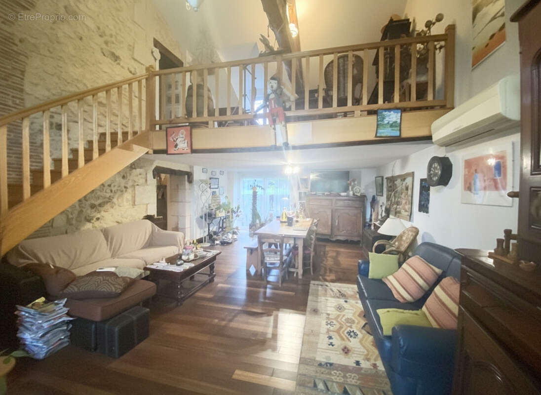 Maison à MANZAC-SUR-VERN