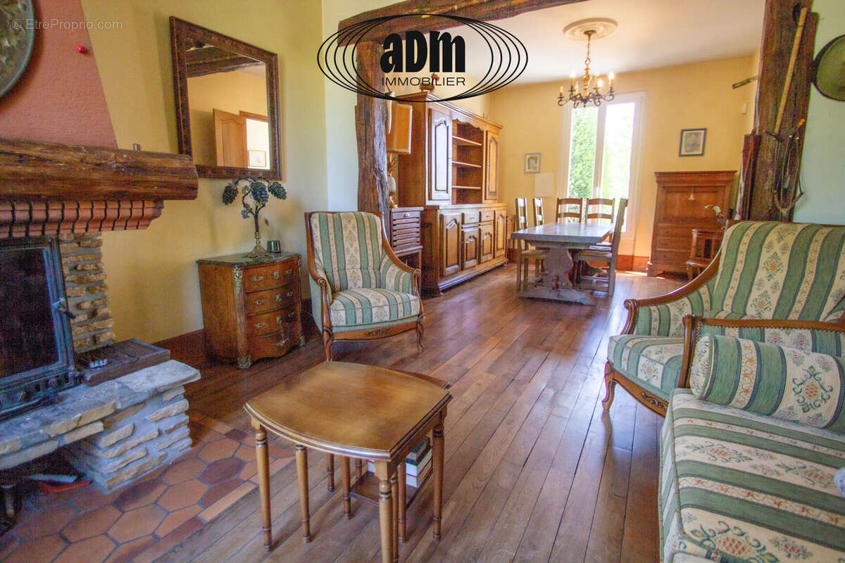 Maison à SAINT-CYR-SUR-MORIN