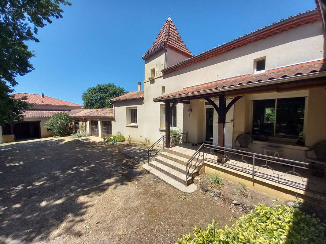Ensemble immobilier de caractere avec deux habitations - photo 3