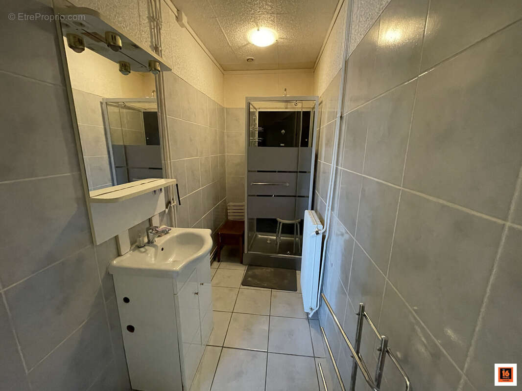 Maison 1 m² à Thiers  - photo 8