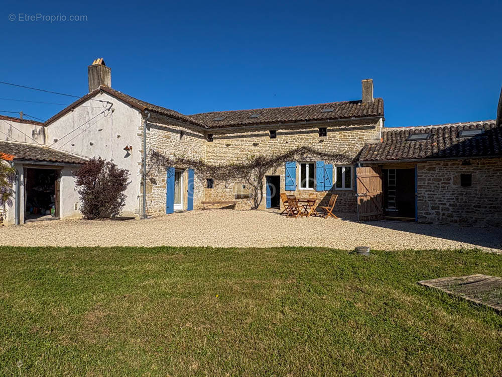 Maison à LEZAY