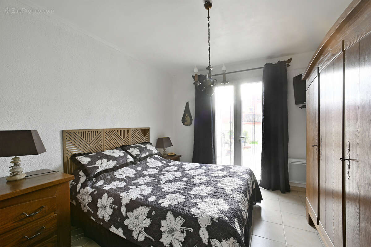 Maison à JONQUIERES-SAINT-VINCENT