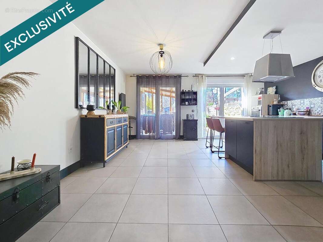 Photo 2 - Maison à SAINT-JEAN-D'ILLAC