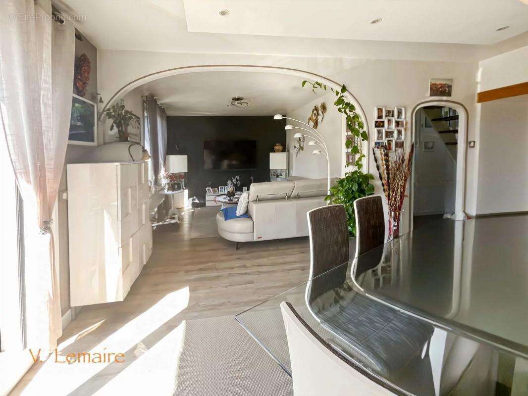 Maison à LA CHAPELLE-MOUTILS