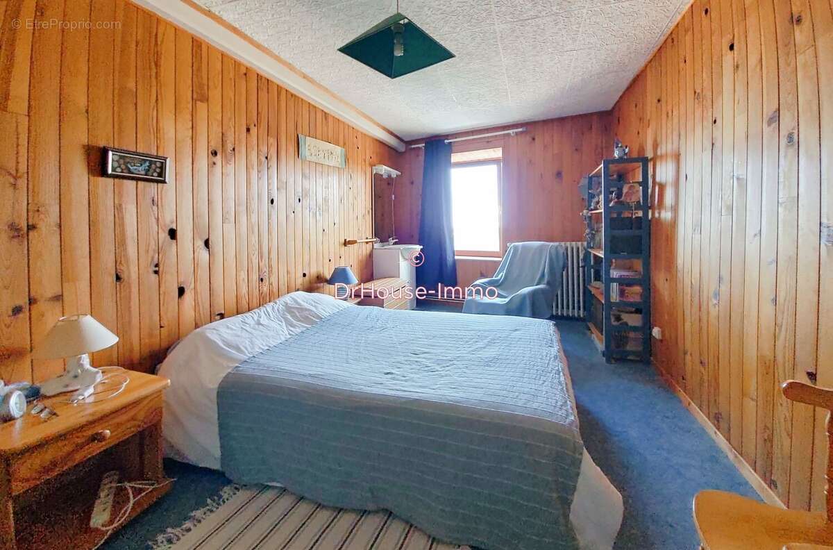 Maison à SAINT-GEORGES-EN-COUZAN