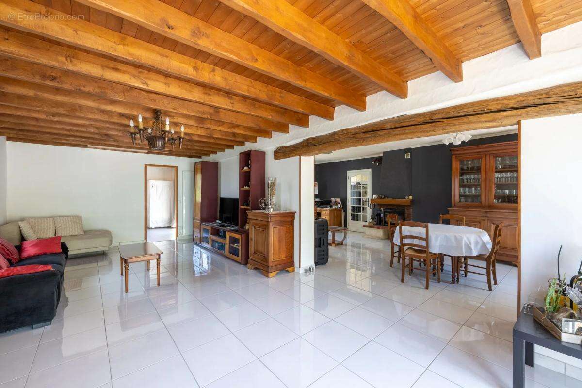 Maison de 131m2 habitables avec 4 chambres, sous-sol, sur 1000m2 - photo 8