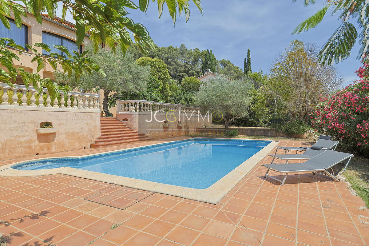 Villa T8 190m2 hab + Dépendance + Piscine + Vue dominante - photo 18