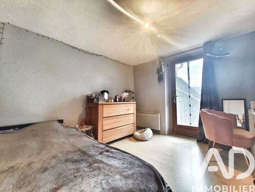 Maison 110 m² à Saint-Jean-De-La-Porte  - photo 8