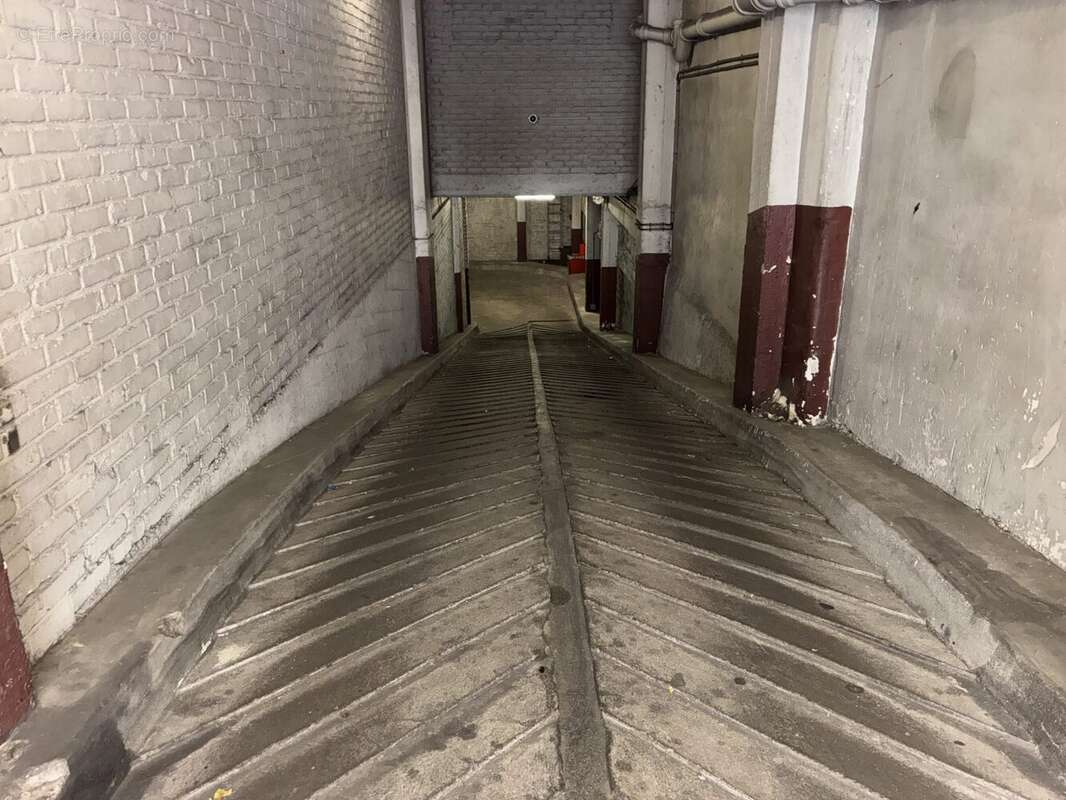 Parking 15 m² à Paris-16e  - photo 8