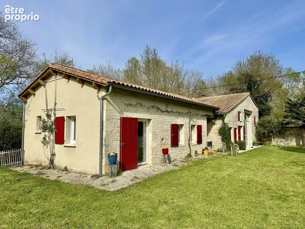 Maison rénovée avec beaucoup de lumière naturelle, à proximité de Mansle - photo 19