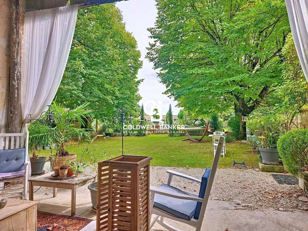 Maison à SAINT-JEAN-D'ANGELY