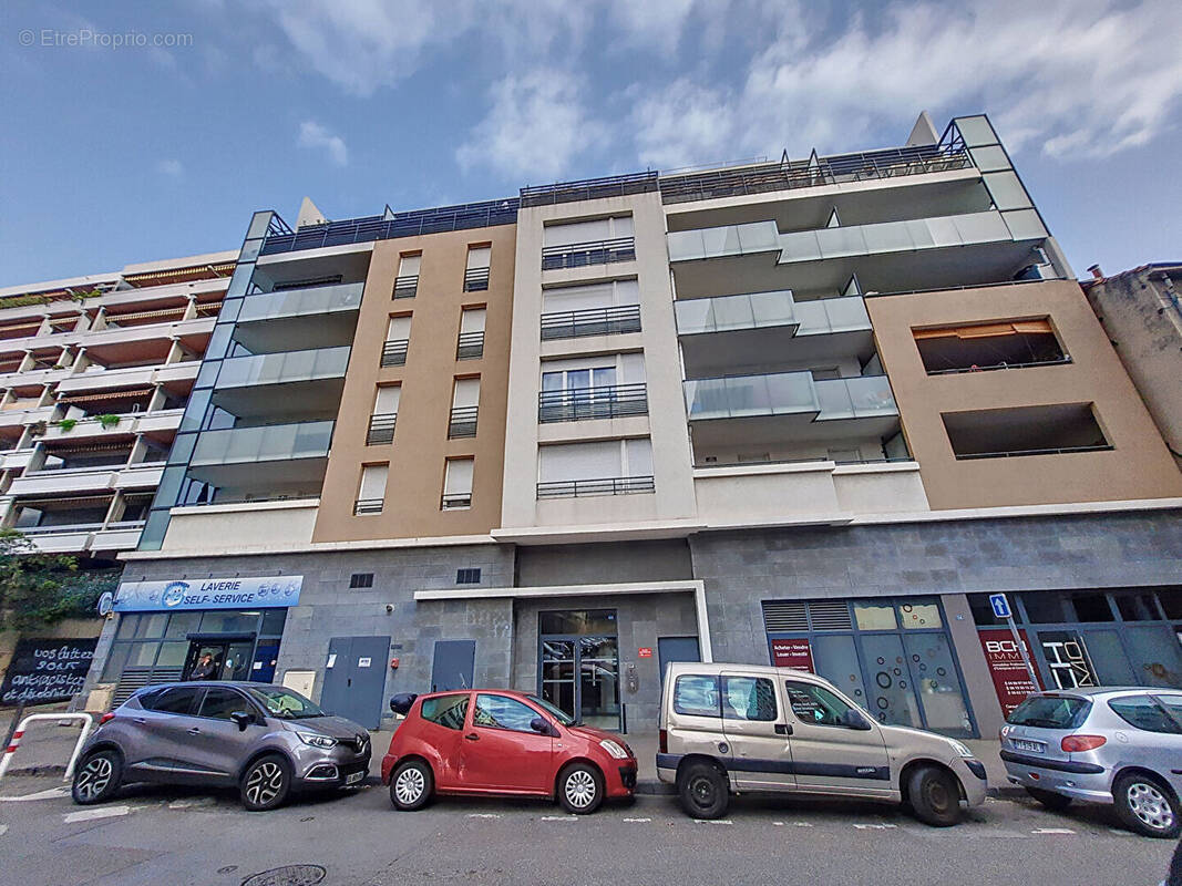Appartement à MARSEILLE-4E
