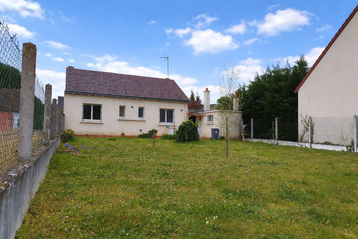 Maison à LA VILLE-AUX-DAMES