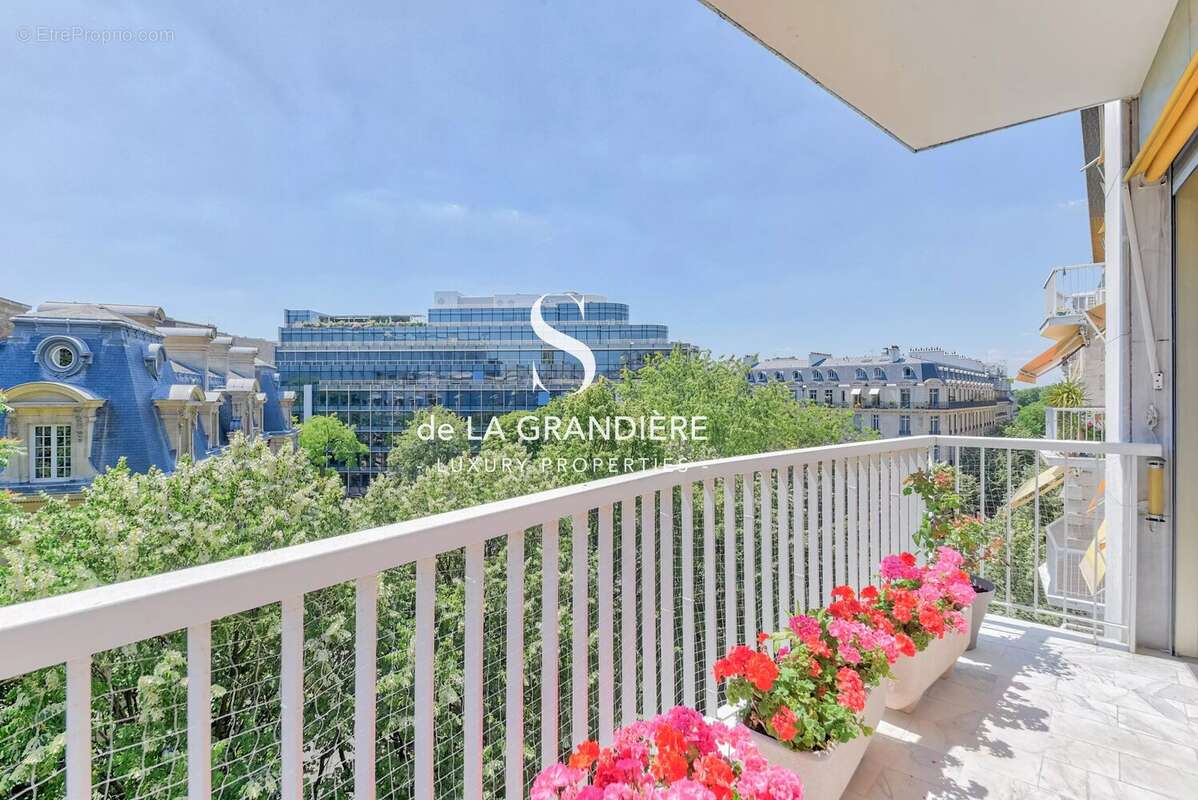 Appartement à PARIS-16E