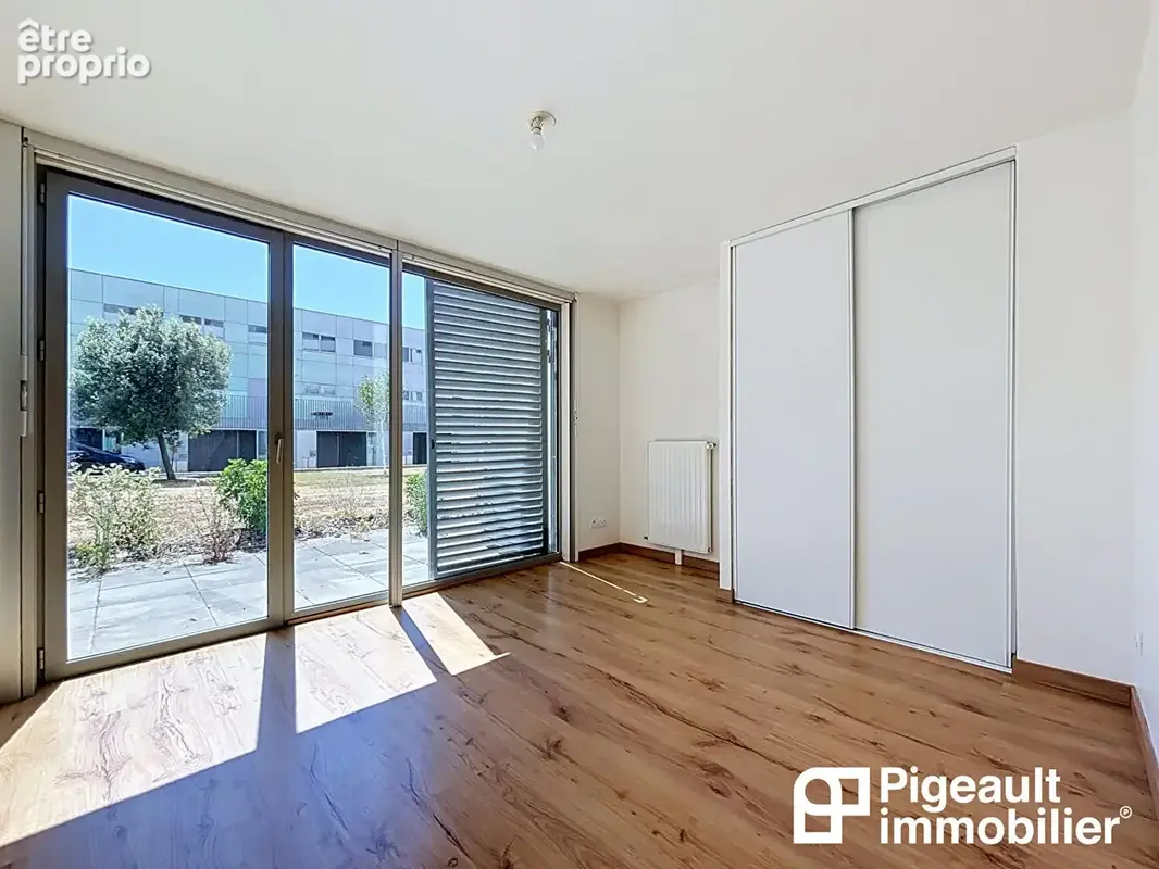 Appartement T2  à vendre - Rennes Saint Jacques de la Lande - Terrasse - Parking - Cave - Métro - photo 4