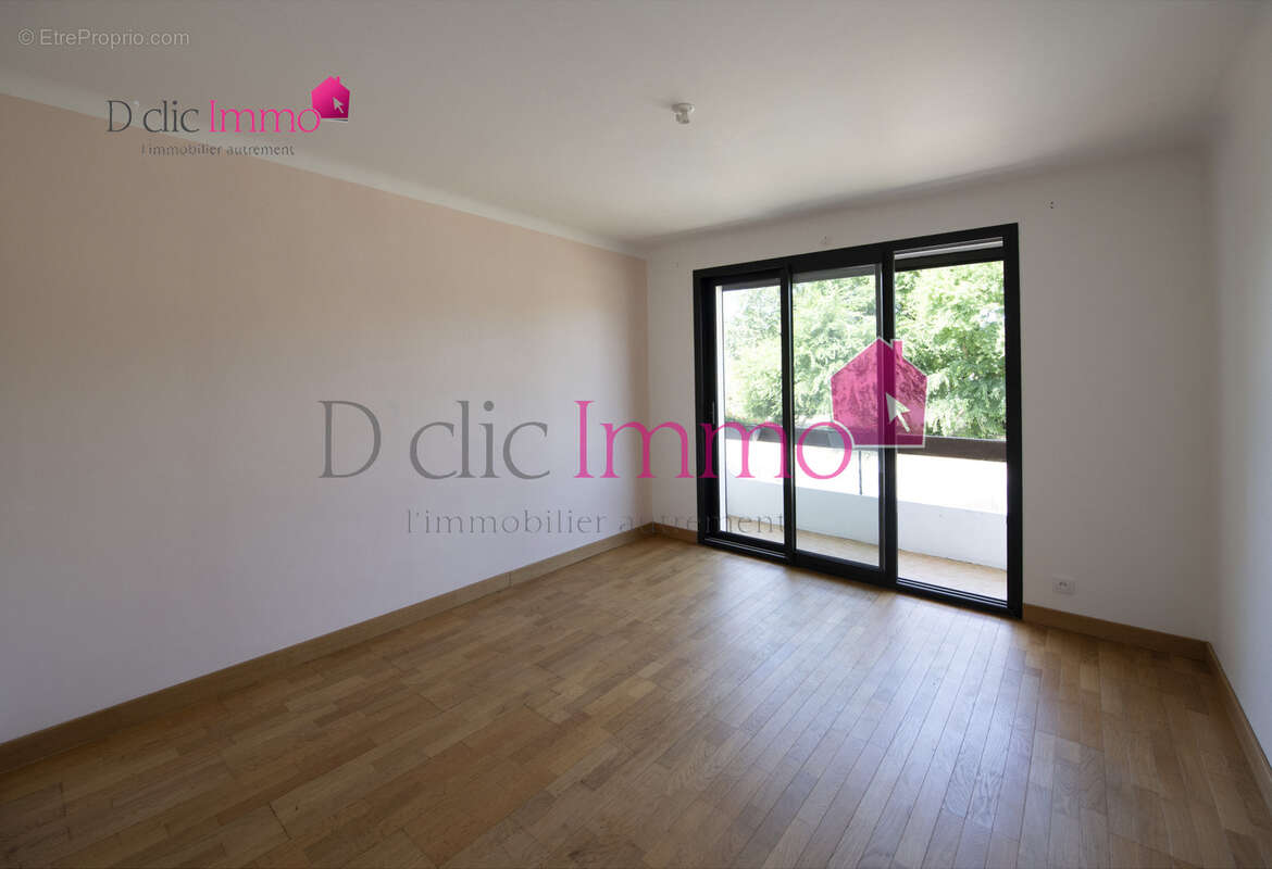 SOULLANS -Maison familiale de 160m2 habitable - 6 chambres - terrain de 1584m2 - centre ville - photo 7