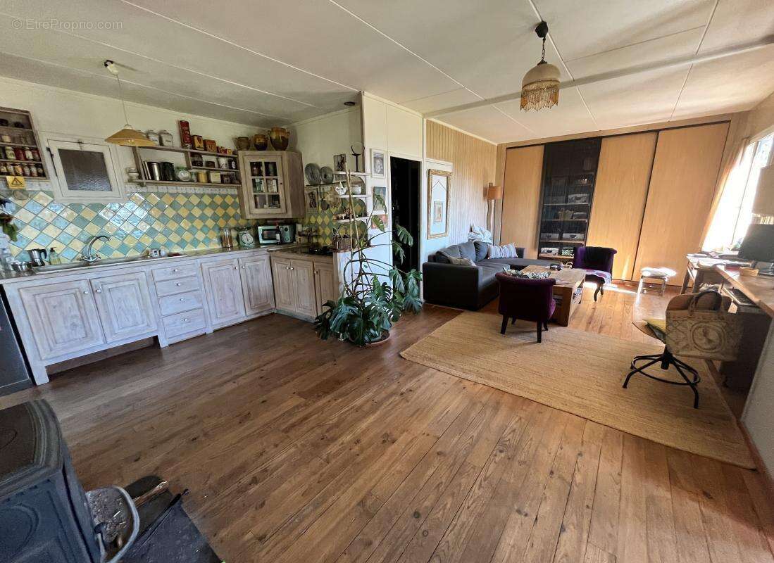 Maison à SAINT-PIERRE-SAINT-JEAN