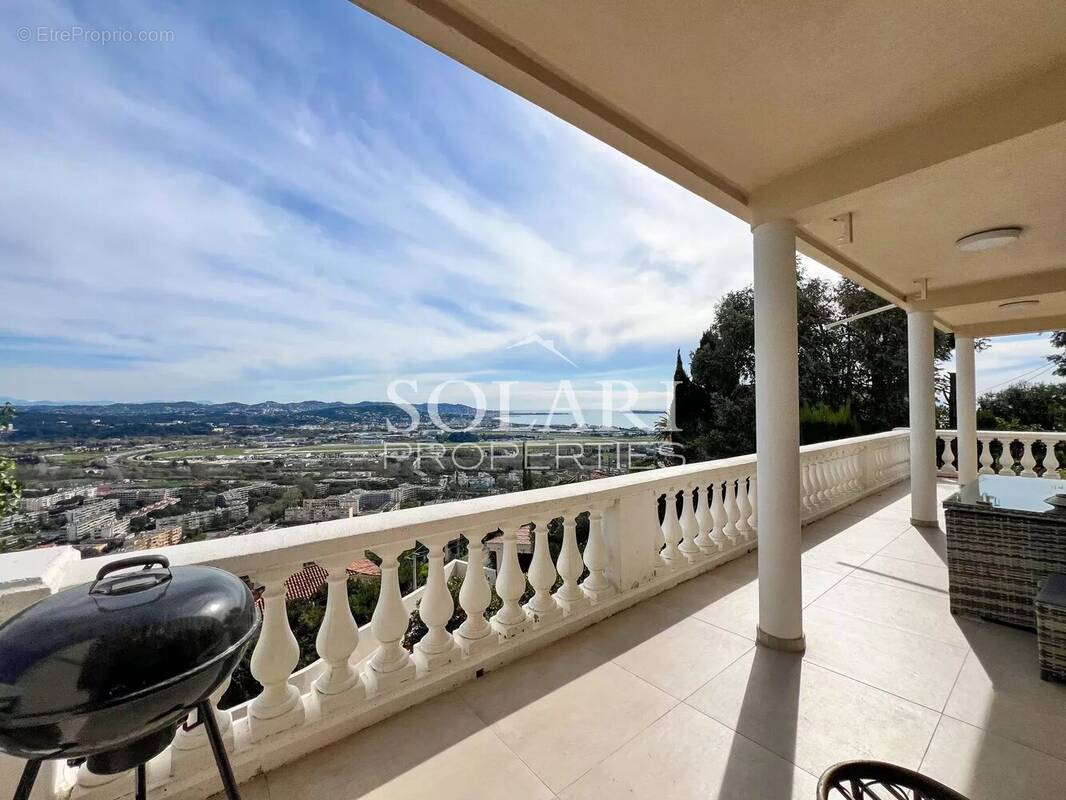 Maison à MANDELIEU-LA-NAPOULE