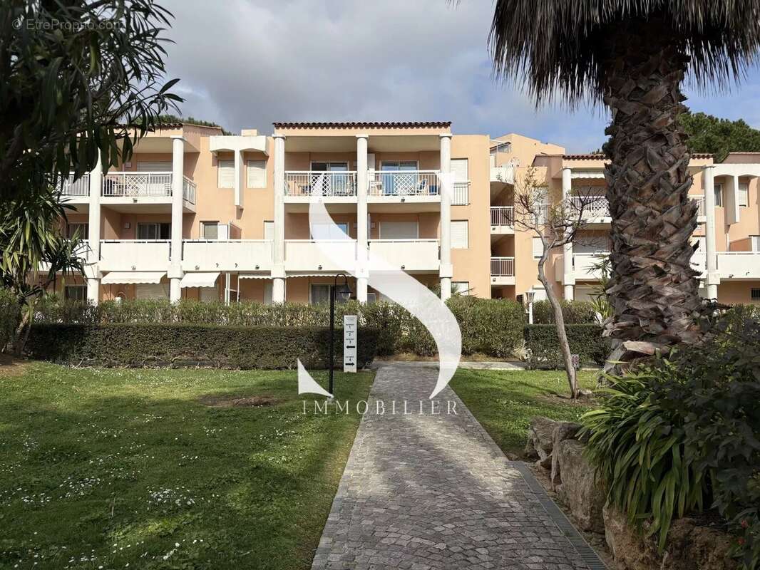Appartement à VALLAURIS
