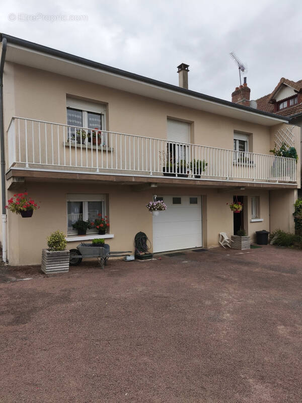 Maison à SAINT-YRIEIX-LA-PERCHE
