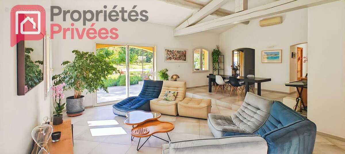 Maison à MOURIES