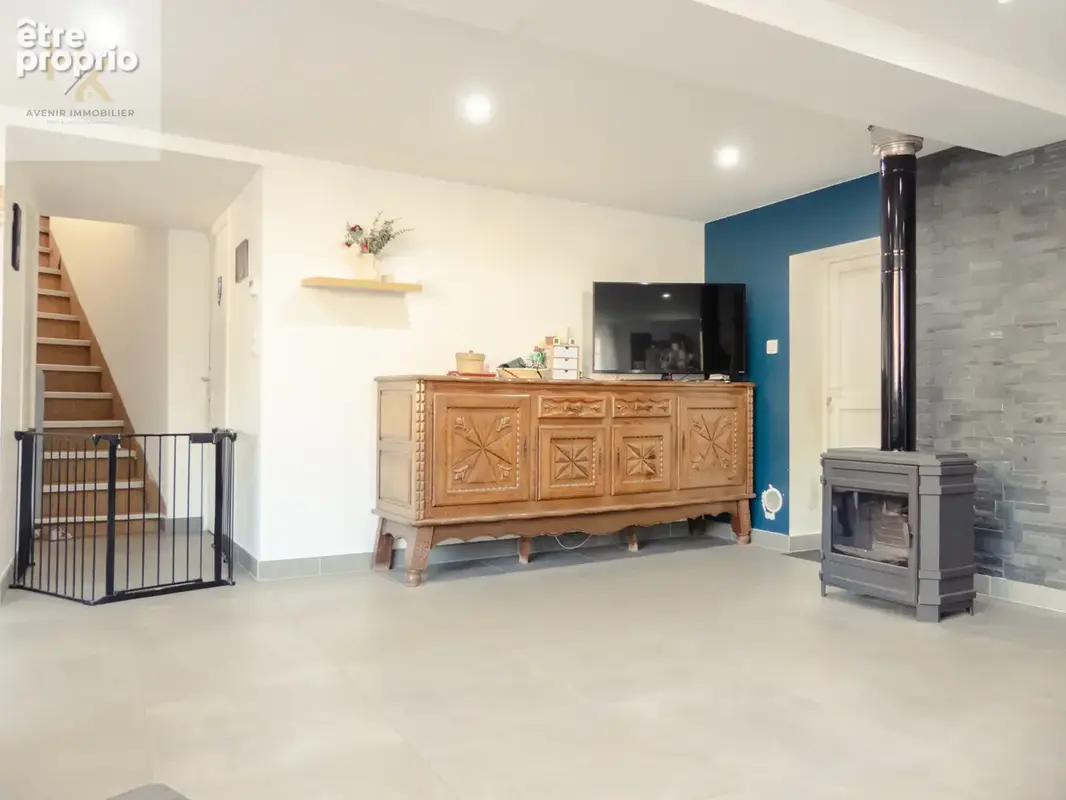 Maison de bourg 120 m2   3 chambres   Cour, garage et parking   Soeurdres - photo 4