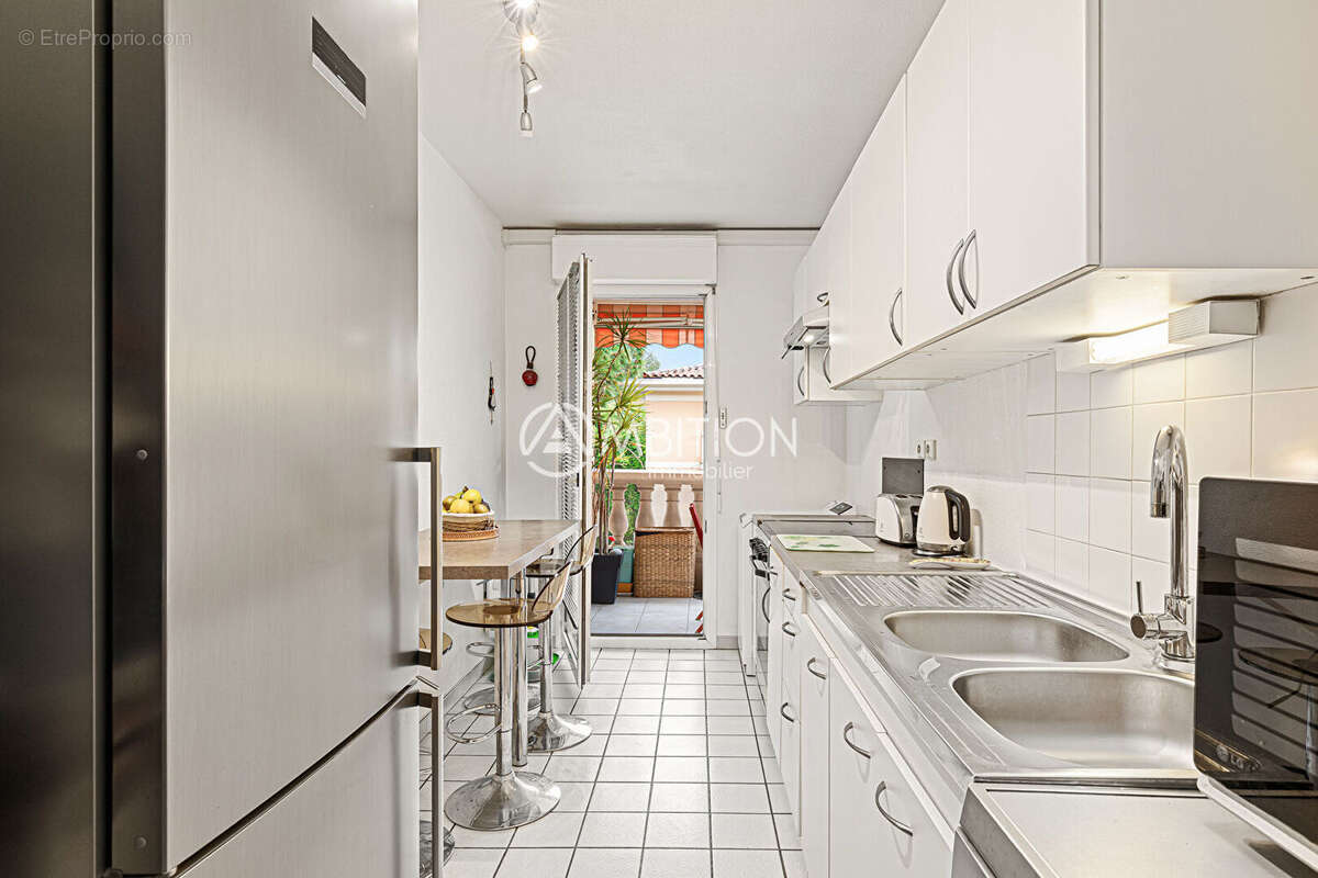 À vendre : Appartement 4 pièces avec parking privé à Fréjus avec piscine - photo 4