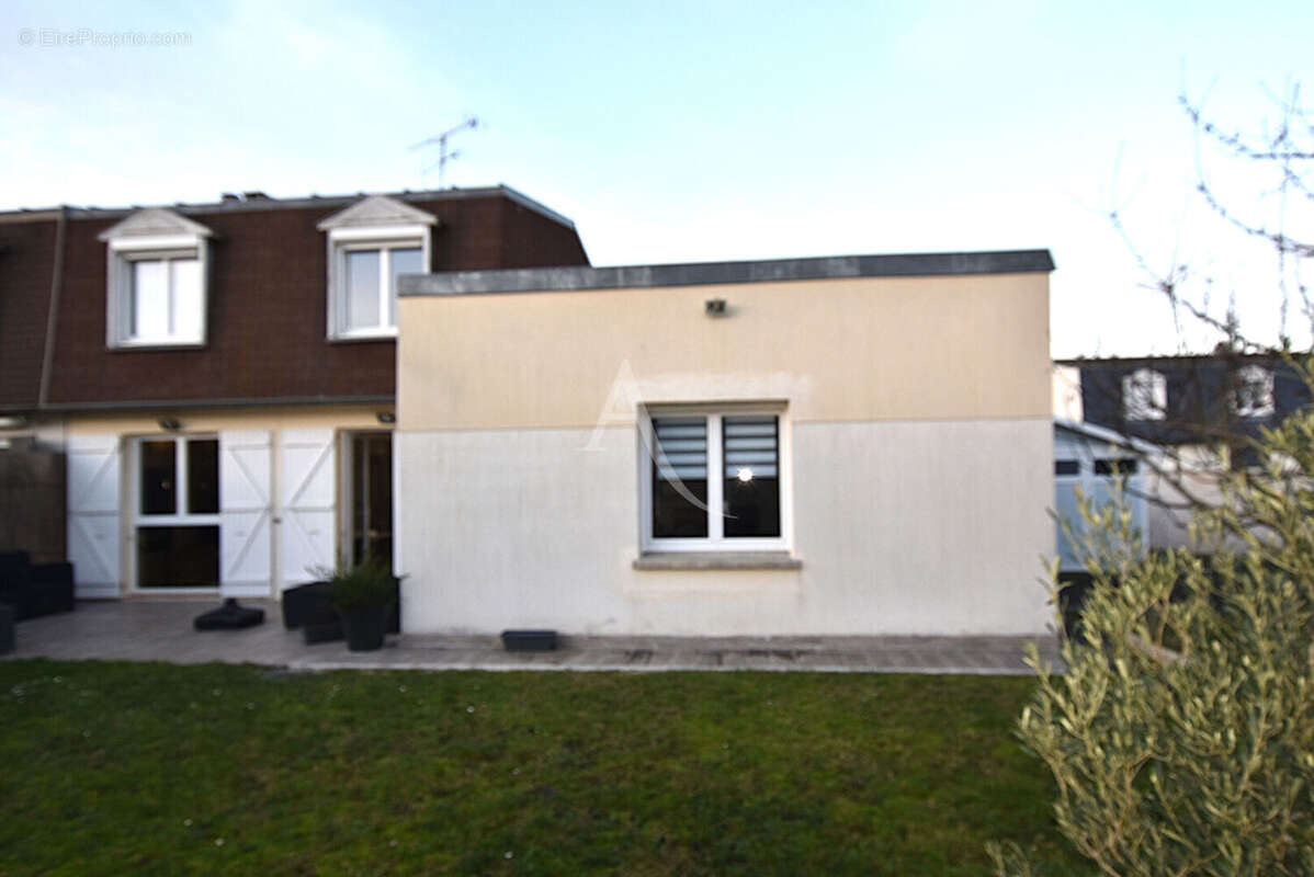 Maison à COMBS-LA-VILLE