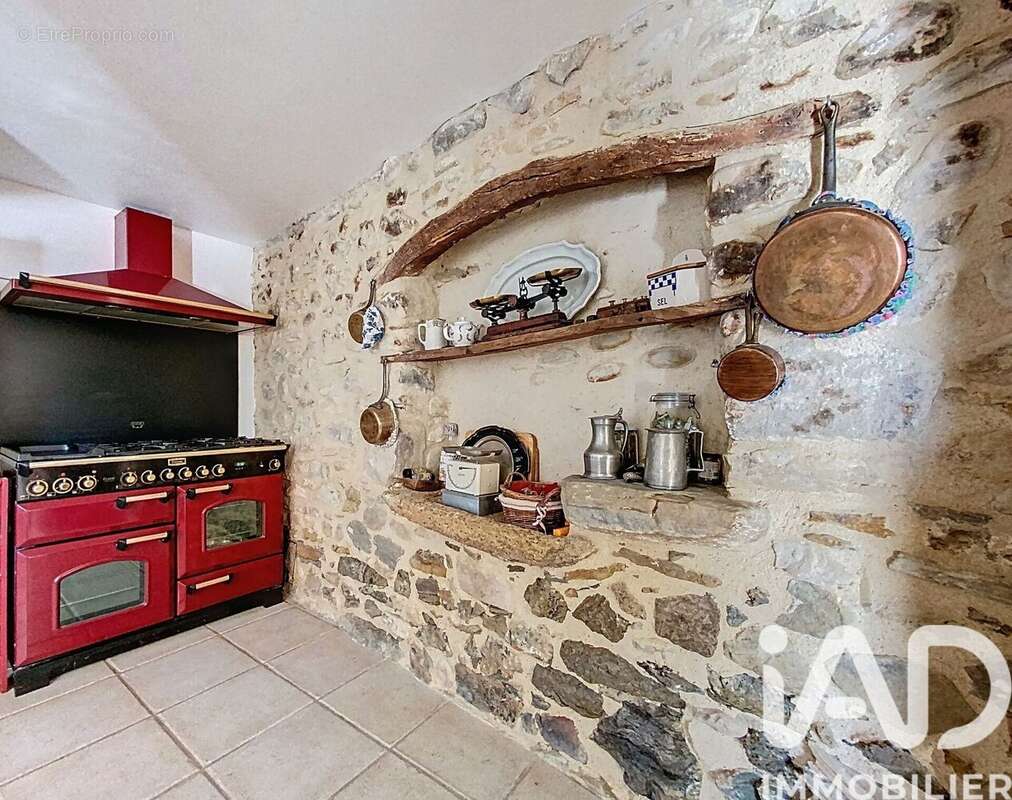 Maison 210 m² à Charols  - photo 4