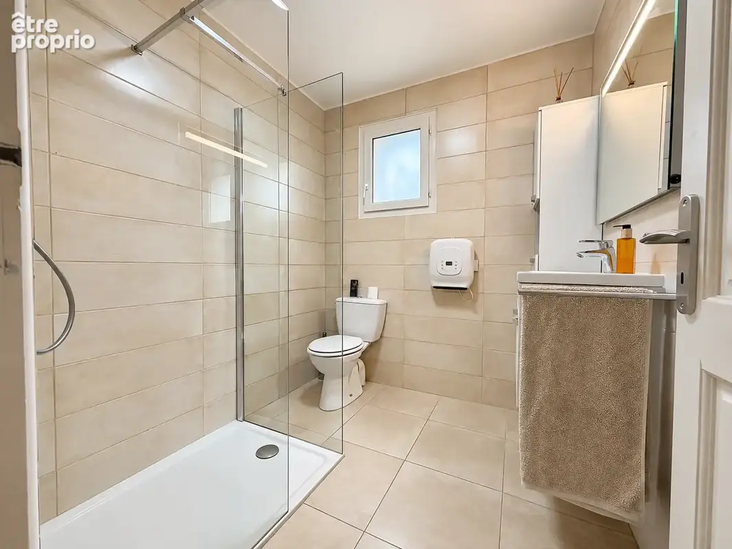 Vend maison de 163m2 avec piscine et garage sur un terrain de 1052m2 - photo 12