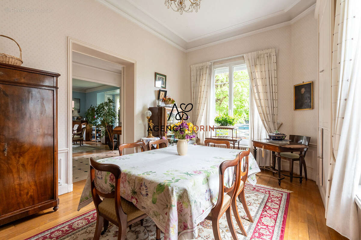 Maison Le Vésinet - 191 m² - 9 pièces - photo 8