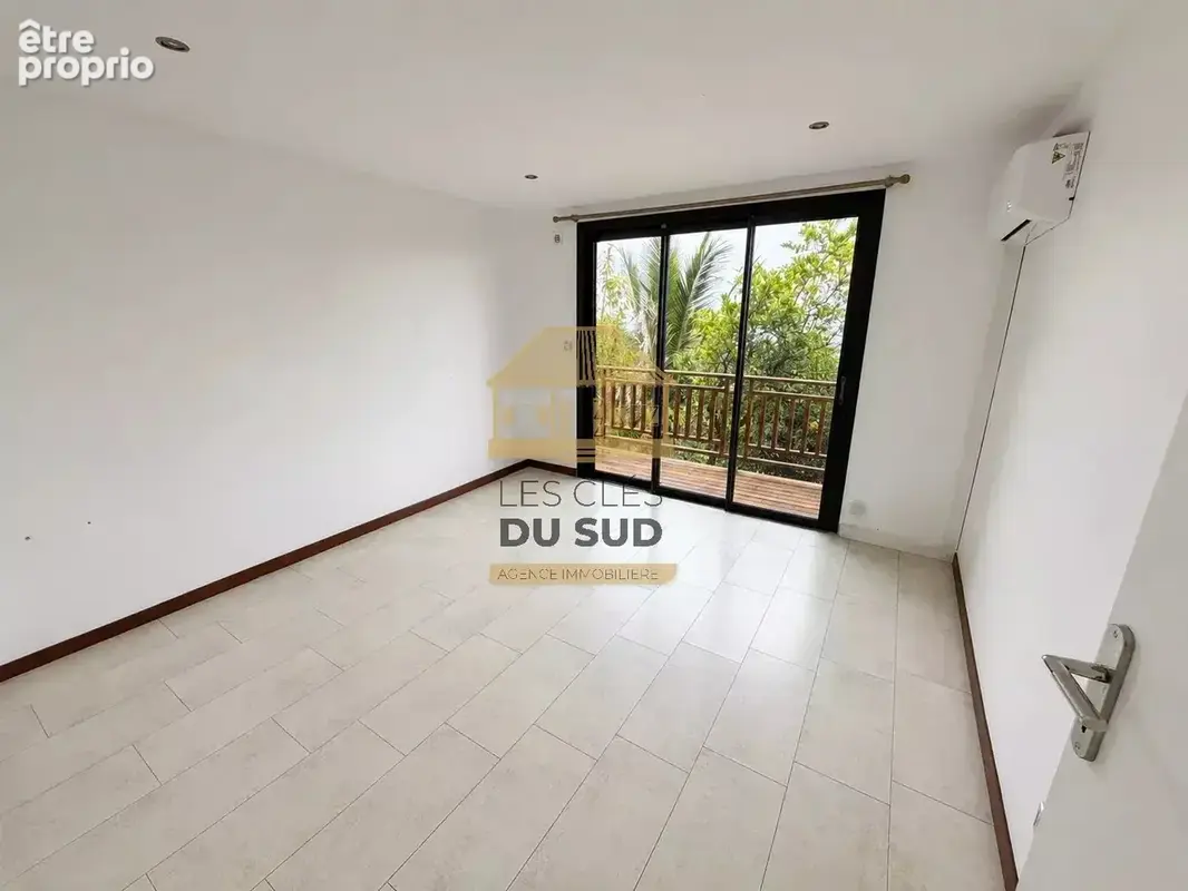 À vendre - maison de type t5  de 161,66 m² environ - saint-joseph - 279 900€ - photo 7