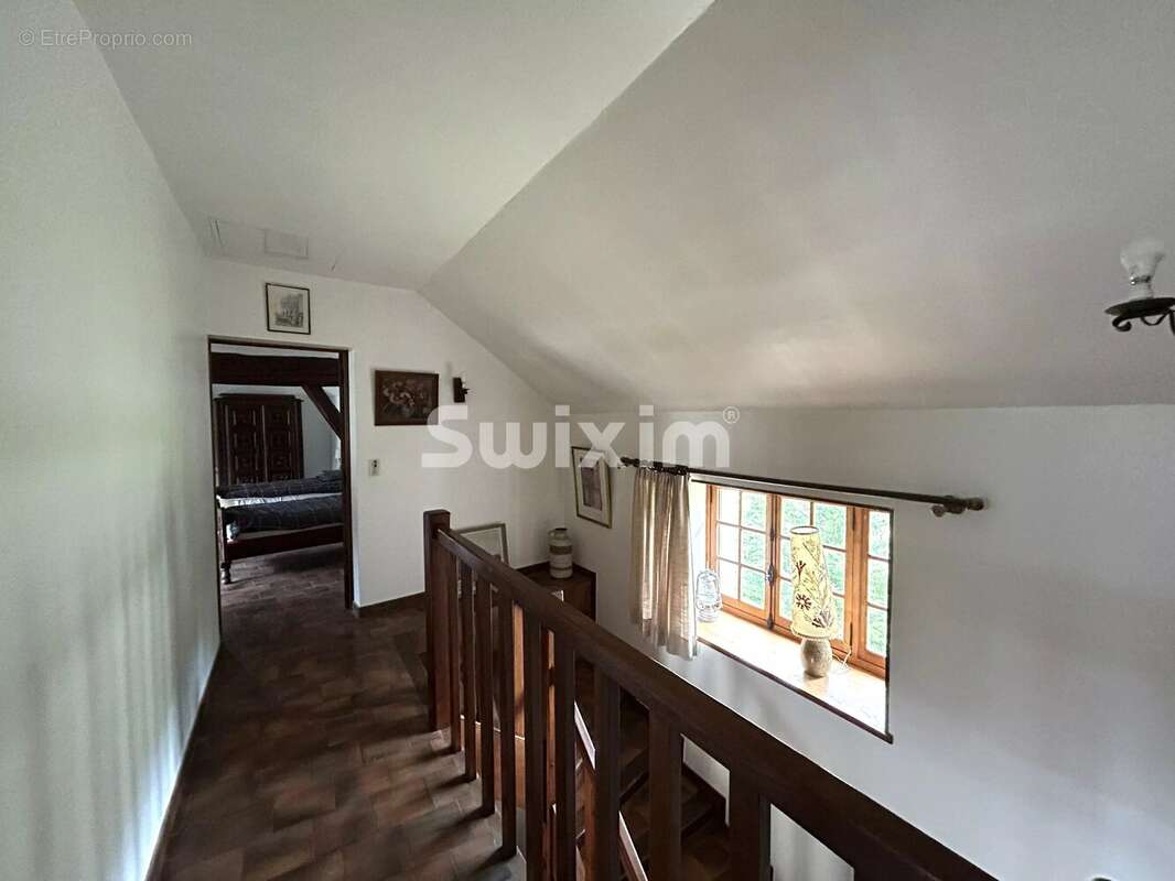 Maison à JOUX-LA-VILLE