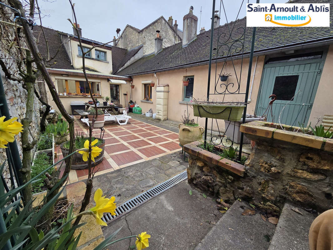 Maison à SAINT-ARNOULT-EN-YVELINES