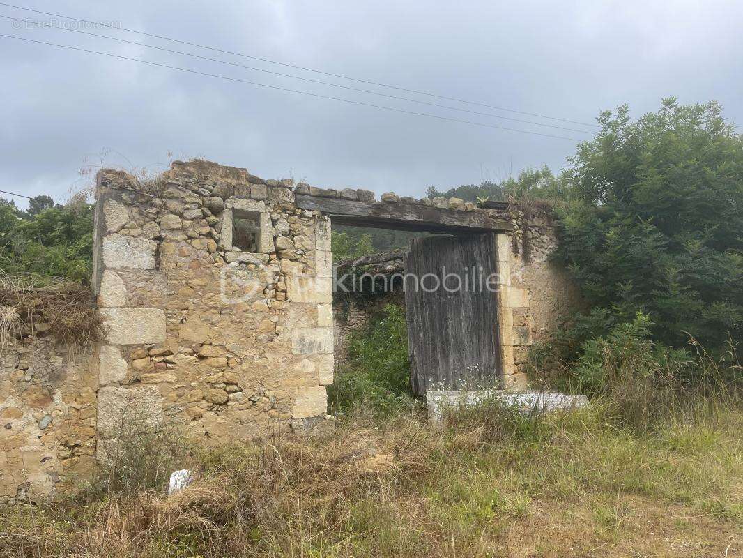 Maison à rénover avec dépendances - photo 8
