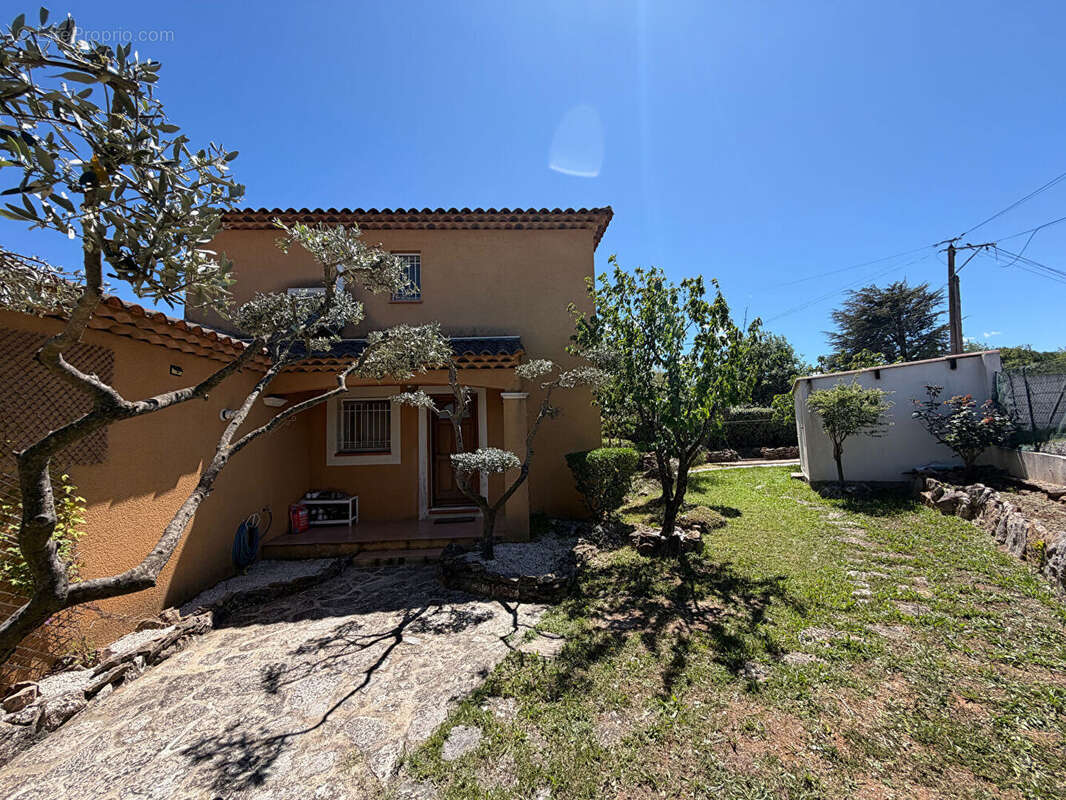 Maison St Maximin 4 pièce(s) 95 m2 + studio de 35 m² loué - photo 2