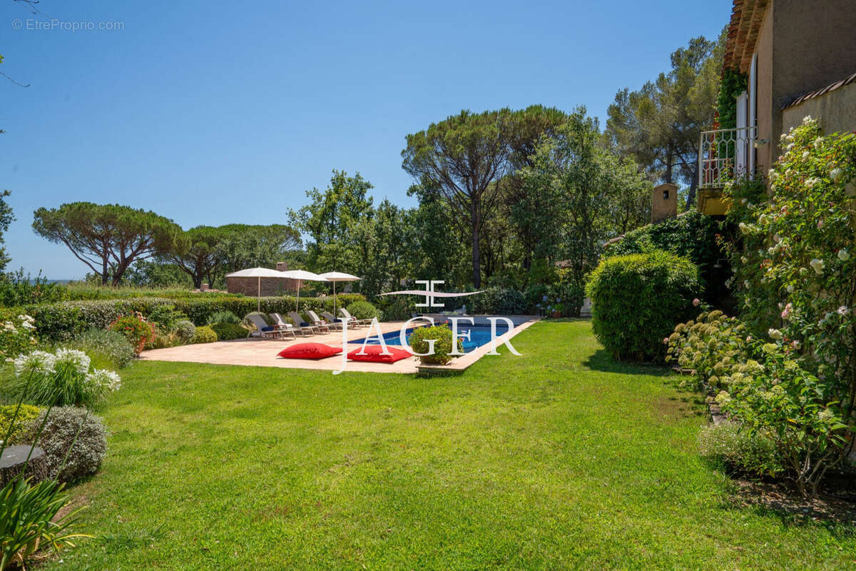 Maison 250 m² à Grimaud  - photo 4