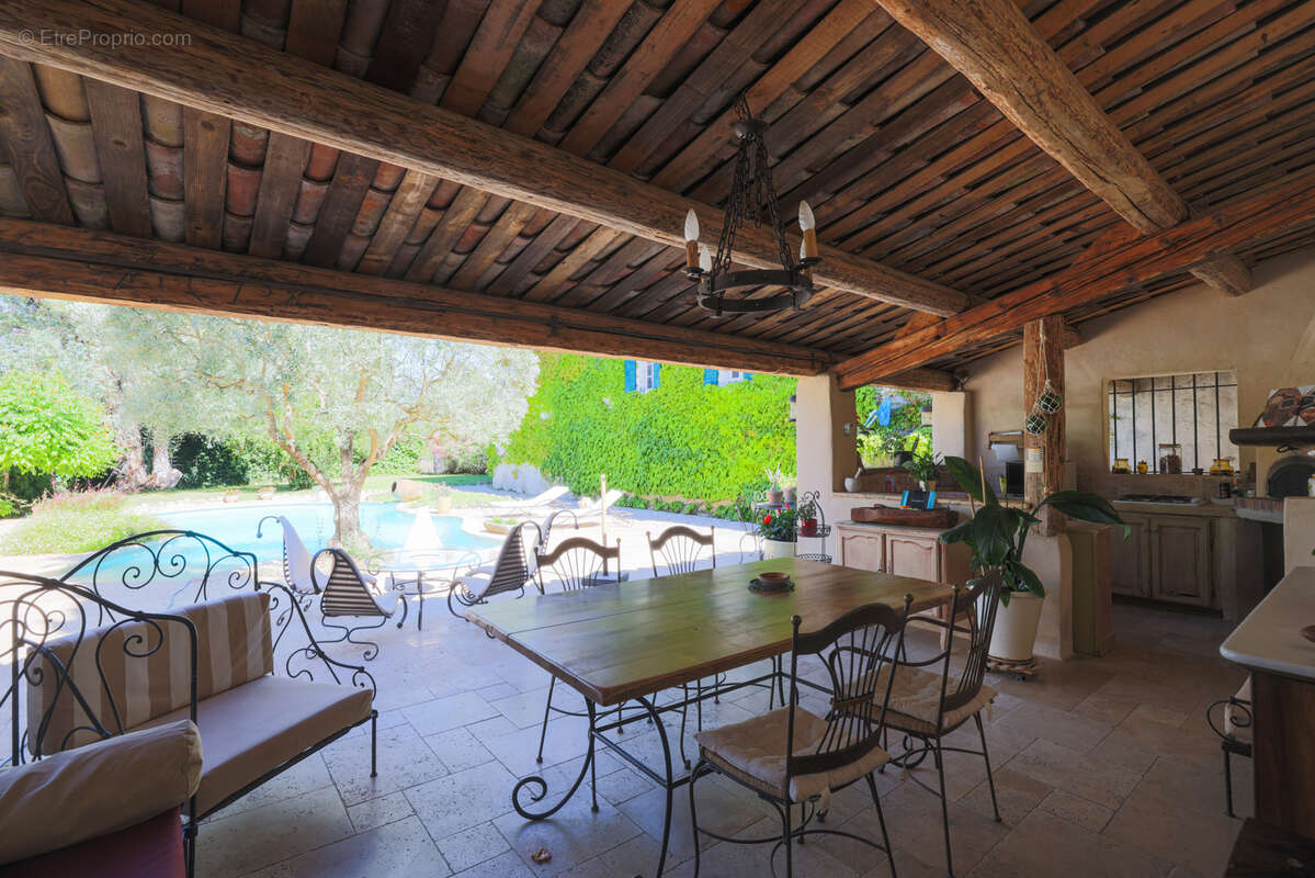 Maison à LE PUY-SAINTE-REPARADE