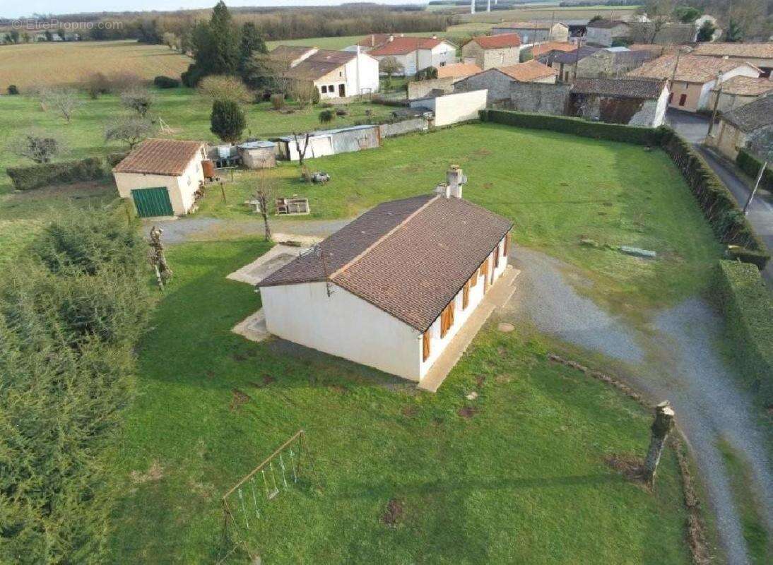 Maison à RUFFEC