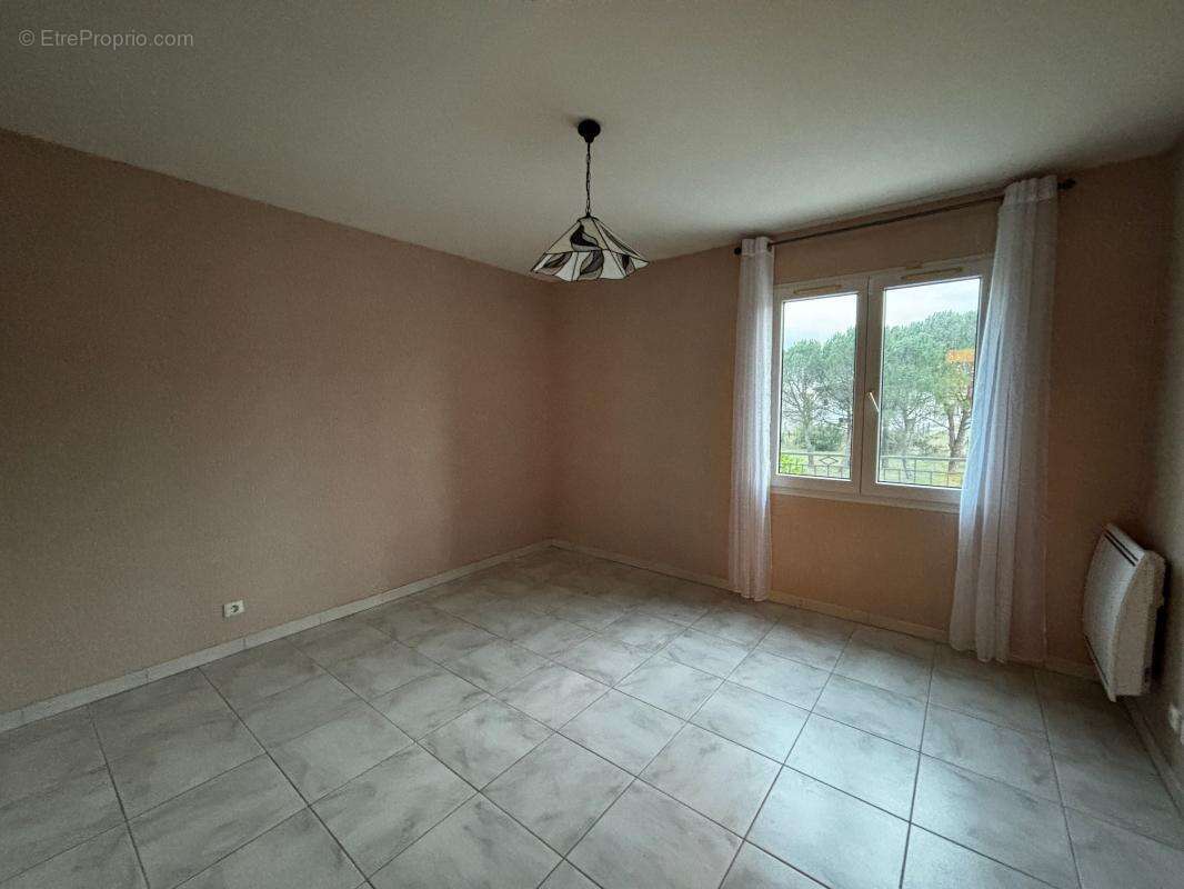 Maison à VILLEMOUSTAUSSOU