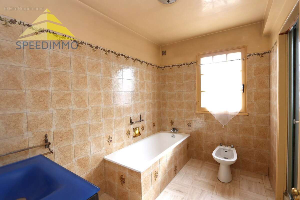 Maison à MANDRES-LES-ROSES