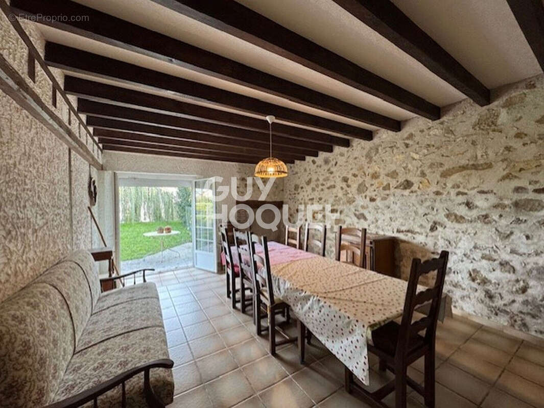 Maison à MONTGENOST