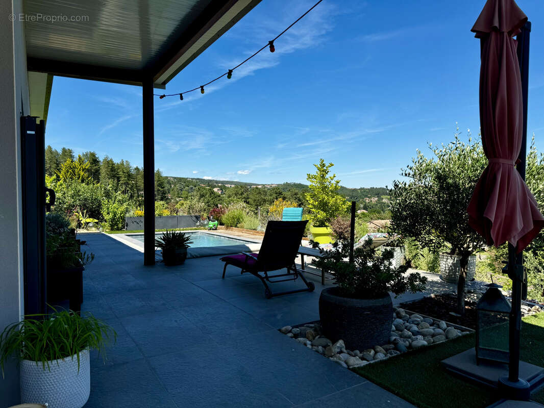 Atypique Plain-pied Contemporain avec Terrasses, Piscine et Vue… - photo 30