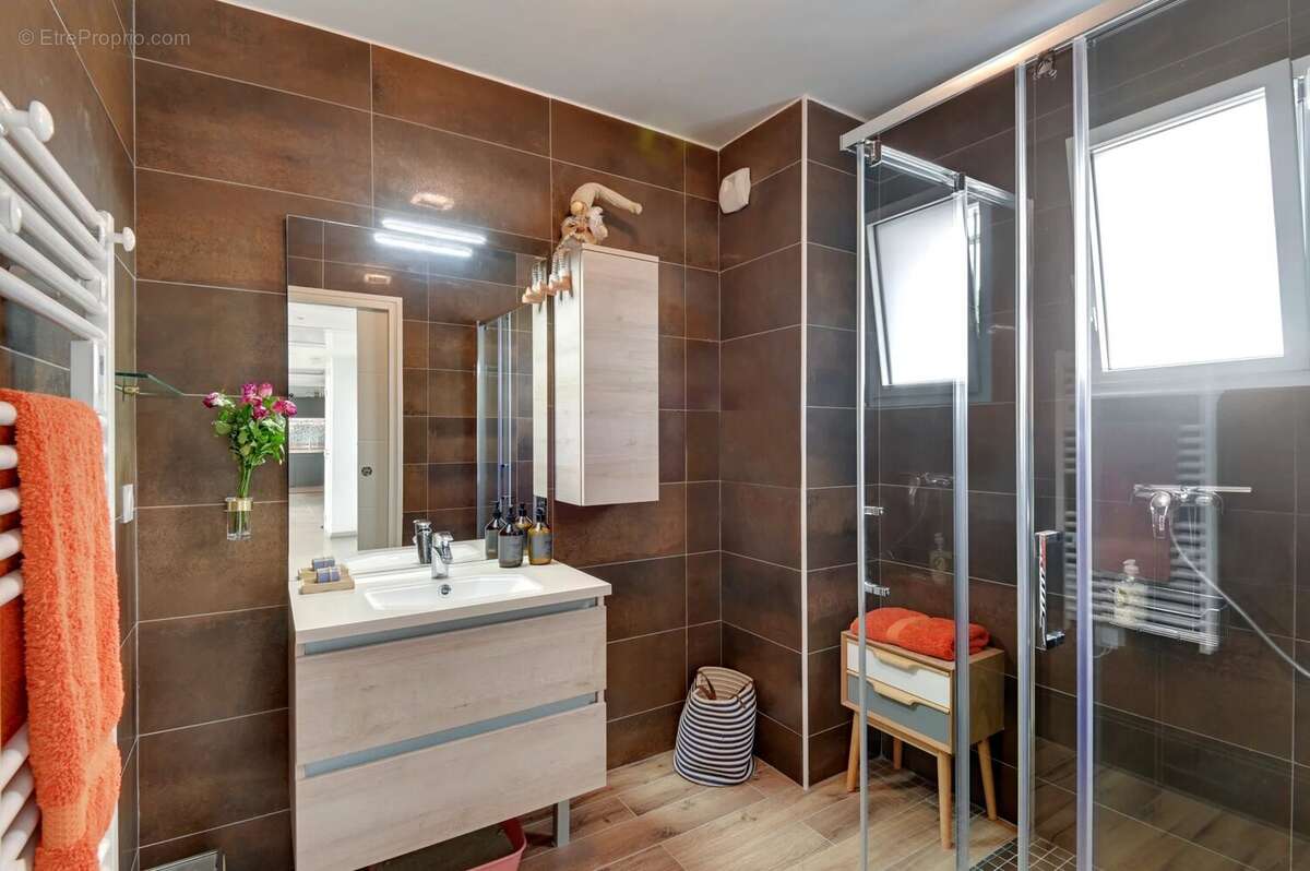 Appartement à ROQUEFORT-LES-PINS