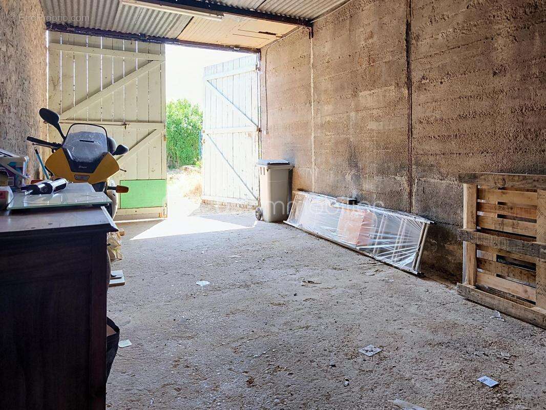Maison entièrement rénovée de 130 m² avec garage et potentiel d'aménagement - photo 17